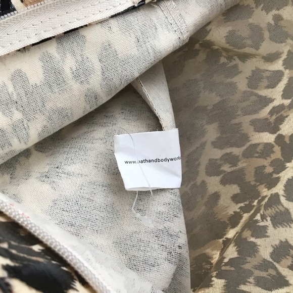 Bath & Body Works leopard print cosmetics tote. - Picture 11 of 16